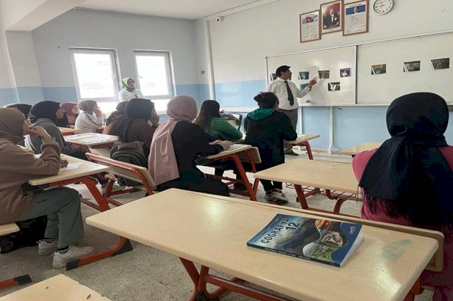 Viranşehir'de gençlere bağımlılık semineri düzenlendi