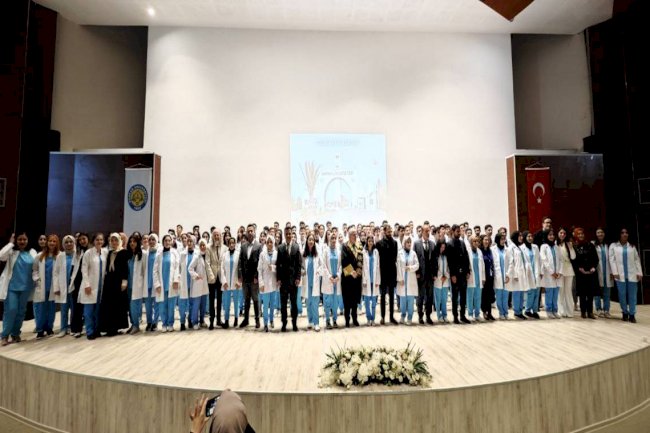 HRÜ'de geleceğin diş hekimleri ilk önlüklerini giydi
