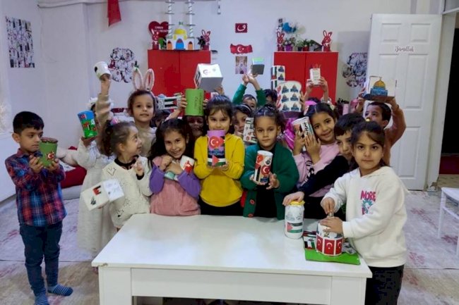Urfalı minik öğrenciler kumbaralarını Filistin için açtı