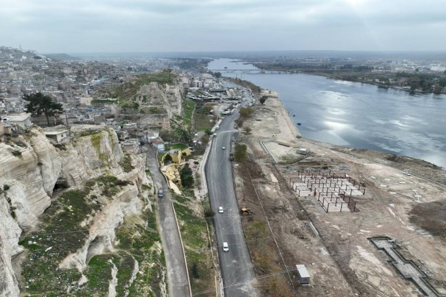 Büyükşehir'den Güneydoğu'nun incisi Birecik'te asfalt çalışması