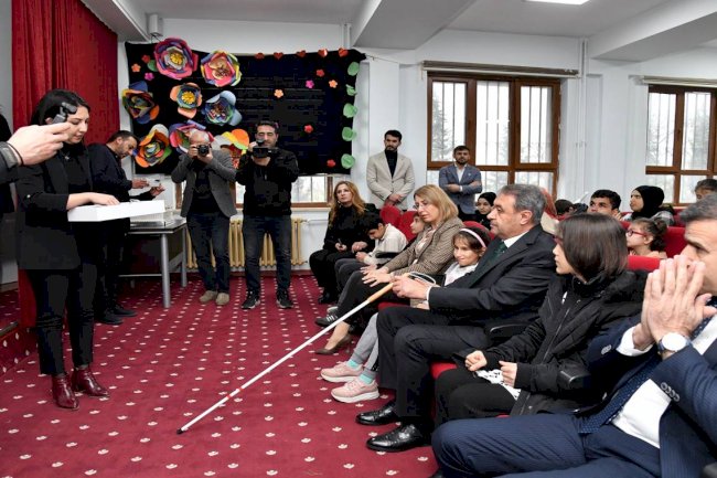 Vali Şıldak, görme engelli çocuklarla buluştu