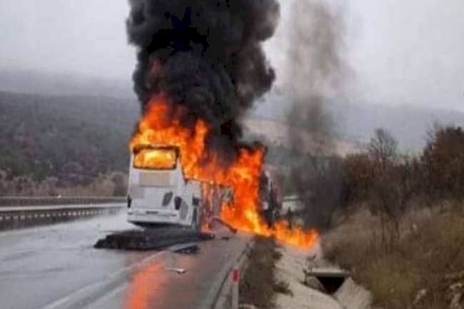 Yolcu otobüsü devrildi! Ölü ve yaralılar var
