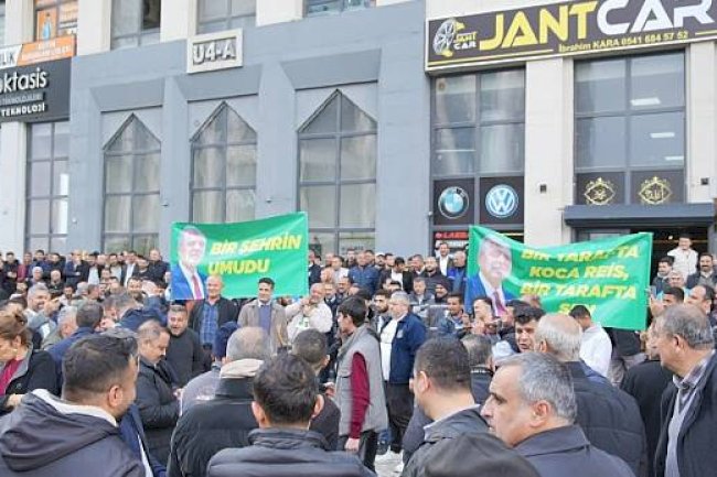 Zam müjdesini halay çekerek kutladılar