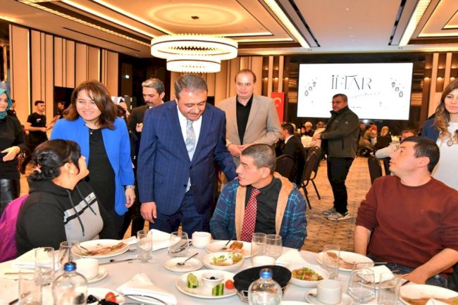 Vali Şıldak, özel bireylerle iftarda buluştu