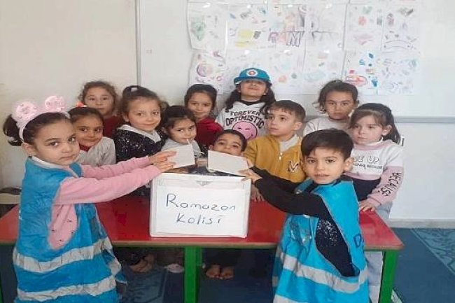 Şanlıurfa'da minikler ihtiyaç sahiplerine Ramazan kolisi hazırladı