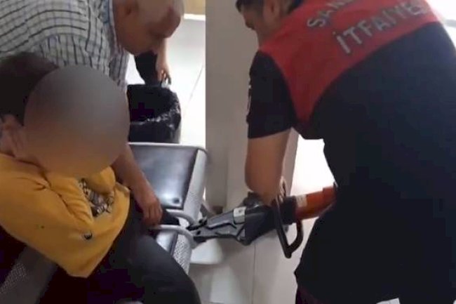 Ayağı sandalyeye sıkışan çocuğun yardımına itfaiye ekipleri yetişti