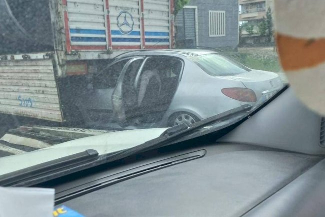 Hilvan'da feci kaza! Otomobil tırın altına girdi