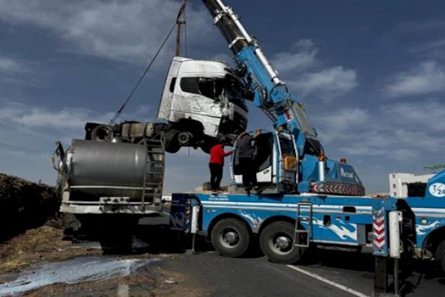 Şanlıurfa'da TIR Kazası: Sürücü Yaralandı