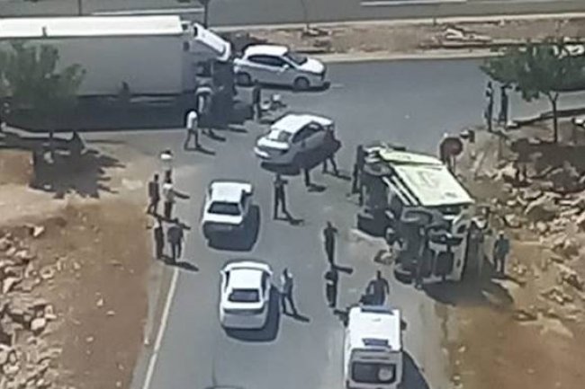 Urfa'da Çöp Kamyonu Devrildi