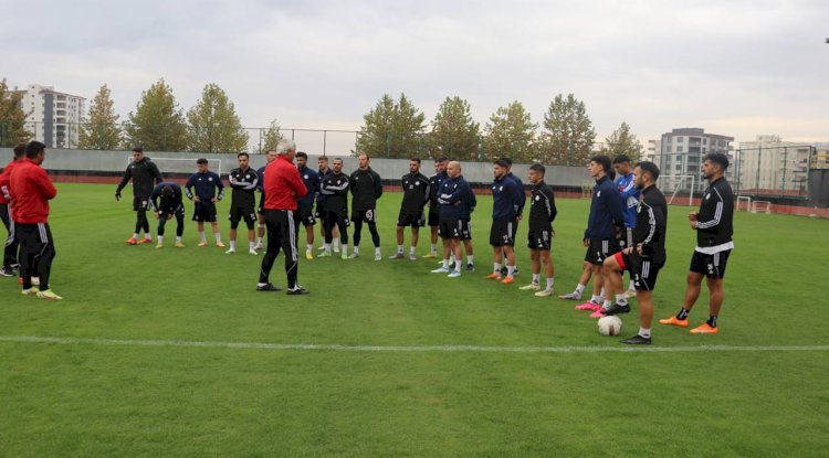 Karaköprü Belediyespor liderliği bırakmıyor!
