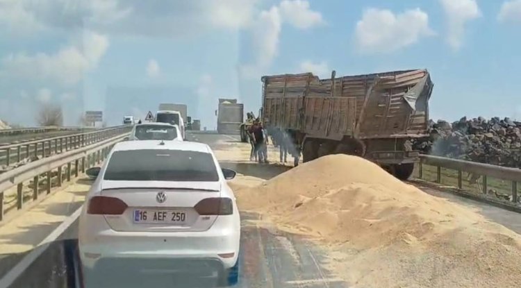 Urfa'da kontrolden çıkan tır kaza yaptı!