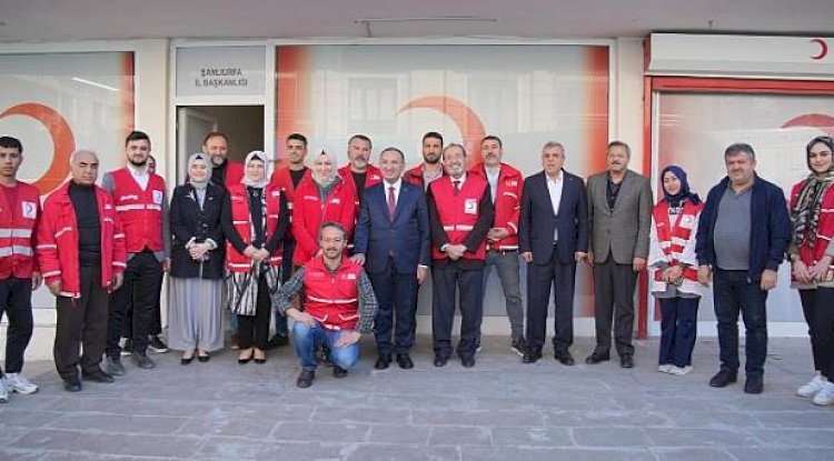 Vekil Bozdağ ve Başkan Beyazgül'den Kızılay'a ziyaret