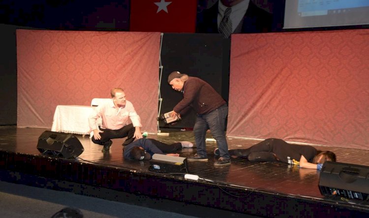 Viranşehir’de uyuşturucuyla mücadeleye tiyatro oyunuyla dikkat çekildi