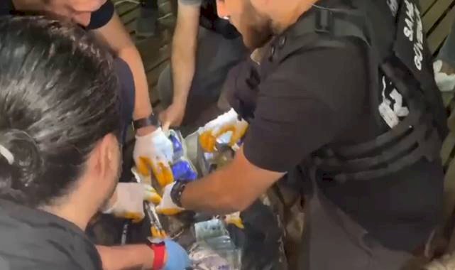 Yük gemisinde operasyon! Paketler halinde ele geçirildi