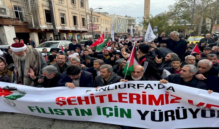 Gazze'de acil ateşkes ve şehit olan askerler için Urfa'da yürüyüş yapıldı