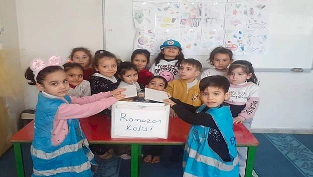 Şanlıurfa'da minikler ihtiyaç sahiplerine Ramazan kolisi hazırladı