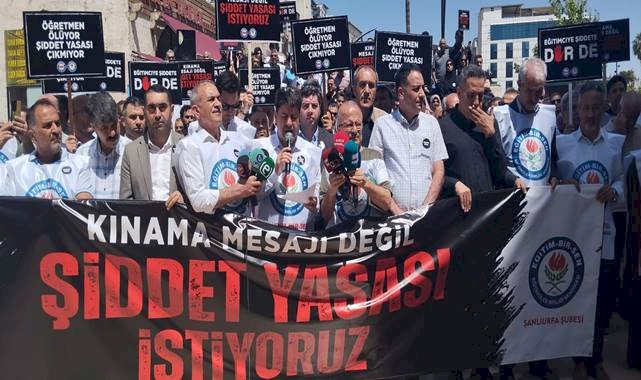 Şanlıurfa'da öğretmenlerden şiddete karşı iş bırakma eylemi