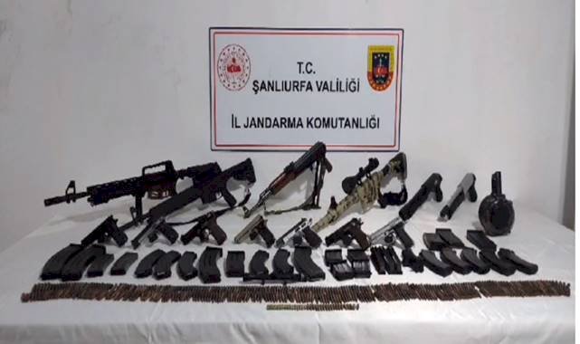 Şanlıurfa’da bir adrese baskın! Çok sayıda silah ele geçirildi