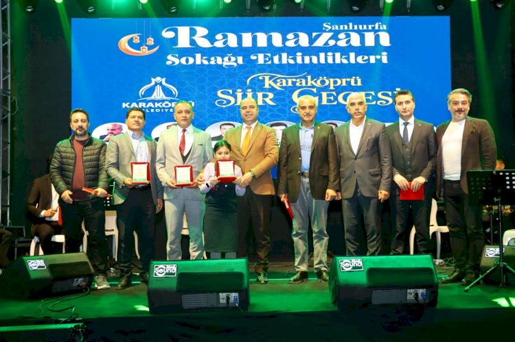 Şiir Gecesi Etkinliğine Vatandaşlar Yoğun İlgi Gösterdi