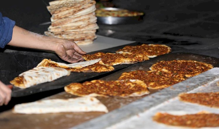 Şanlıurfa Lahmacunu, Ramazan Sofralarının Vazgeçilmezi Oldu!
